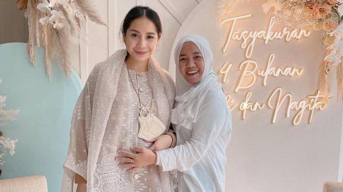 Sosok Nagita Slavina yang dikenal sebagai sosok artis tajir melintir bersama pengasuh Rafathar, Mbak Lala.