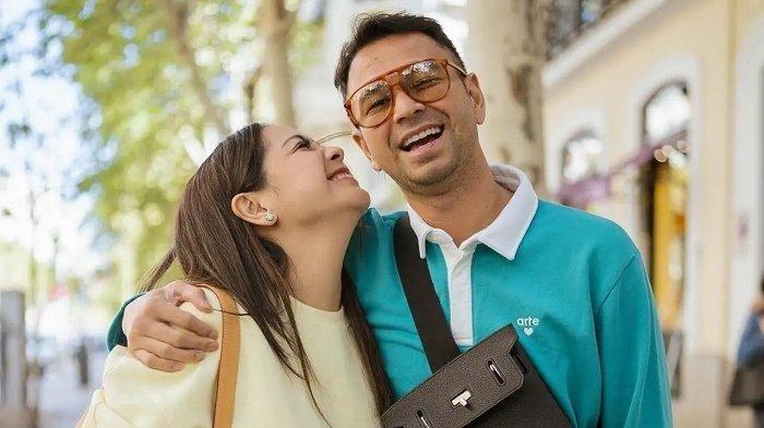 Nagita Slavina teriak-teriak pakai mic dan speaker saat di London.