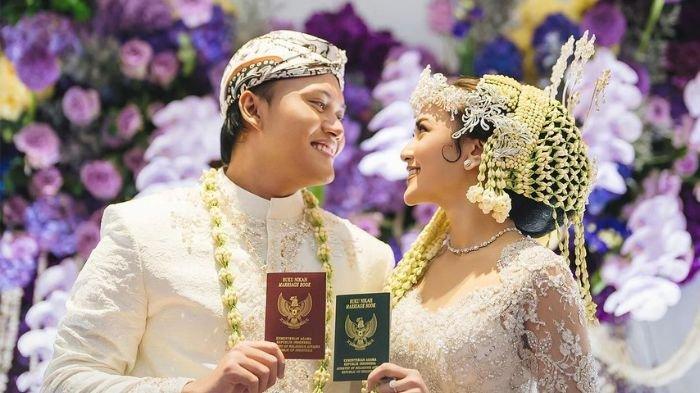 Mahalini dan Rizky Febian menikah pada 10 Mei 2024. Namun, kini terkuak pernikahan mereka tidak sah secara agama dan negara.