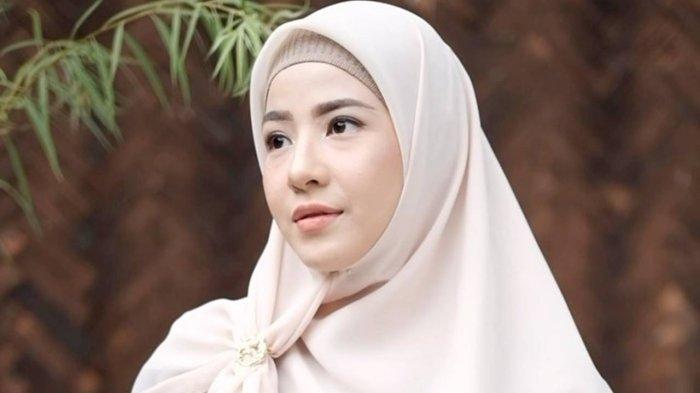 Natasha Rizki, artis cantik yang memutuskan berhijab setelah menikah.