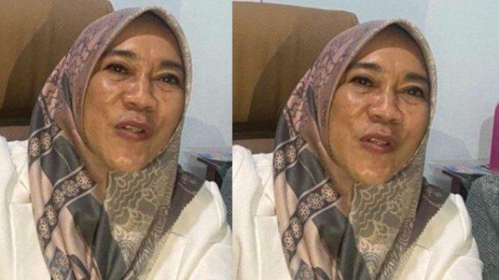 KEPSEK SANTAI DIMUTASI - Kepala Sekolah MAN 2 Kota Bekasi Nina Indriana saat ditemui di MAN 2 Kota Bekasi, Mustika Jaya, Kota Bekasi pada Selasa (18/2/2025). Nina mengaku pasrah dan menyerahkan semua keputusan kepada Kemenag.