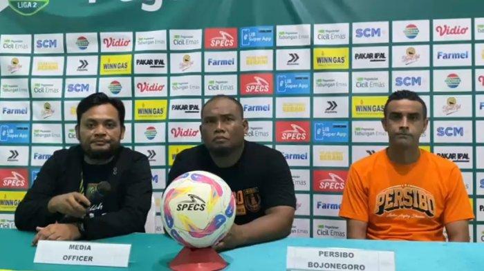 OPTIMIS LIGA 2 - Head Coach Persibo Bojonegoro Riswandi optimis Persibo tetap bertahan di liga 2, Senin (17/2/2025). Laga tersebut dihujani kartu kuning.