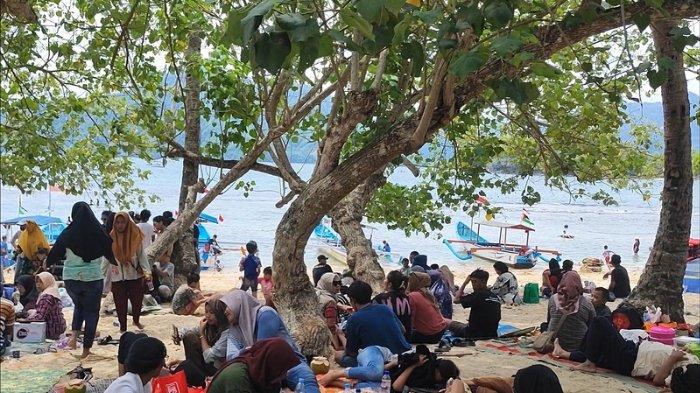 Pantai Karanggongso, Desa Tasikmadu, Kecamatan Watulimo, Kabupaten Trenggalek Jadi Jujugan Wisatawan dalam Momentum Libur Natal 2023 dan Tahun Baru 2024