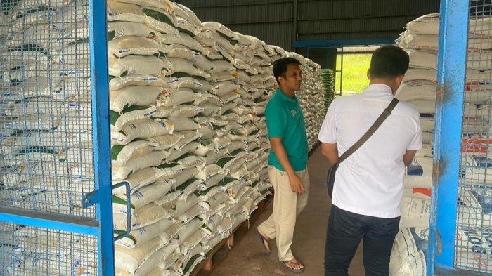Pantau Harga Beras, Satgas Pangan Polres Trenggalek Sidak Pasar dan Gudang Bulog, jumat (23/2/2024)