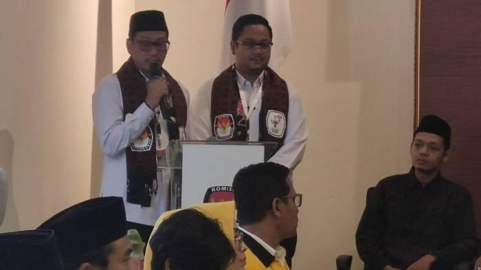 Paslon 1 Muhammad Muhibbin-Aushaf Fajr saat mendaftarkan diri mengikuti kontestasi Pilkada Nganjuk 2024.