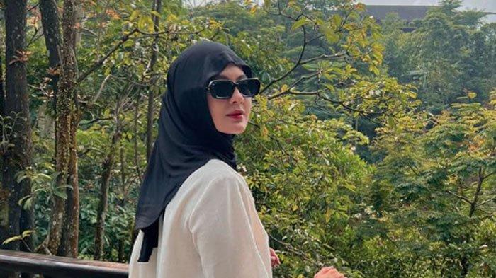 KESEPAKATAN - Model, Paula Verhoeven. Paula mendadak singgung kesepakatannya dengan Niko Surya di sidang perceraiannya dengan Baim Wong.