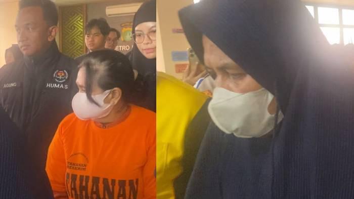 KONTRAKAN FIKTIF - Yurike (depan) dan Karsih (belakang), dua pelaku penipuan jual beli kontrakan ketika diumumkan petugas dalam konferensi pers di Polres Metro Bekasi Kota, Jumat (25/7/2025).
