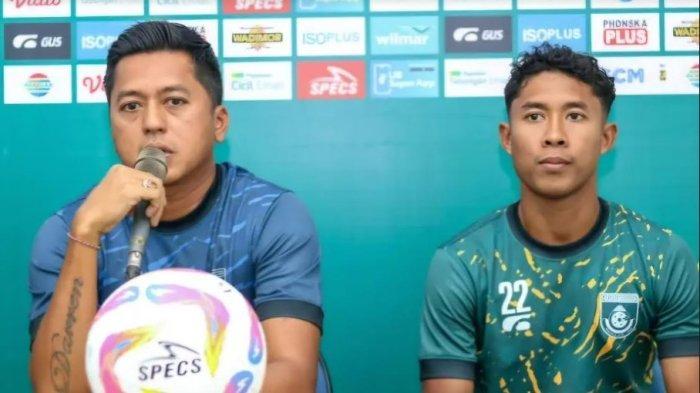 Pelatih Gresik United, Stefan Rullin Keltjes, Senin (28/10/2024)