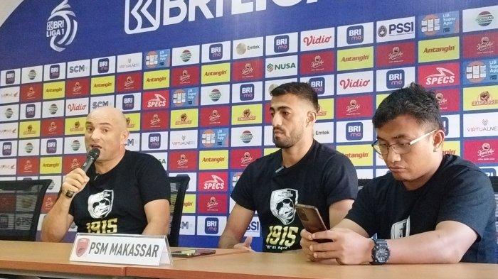 Pelatih PSM Makassar, Bernando Tavares (kiri) di Stadion GBT, Kamis (17/8/2023)