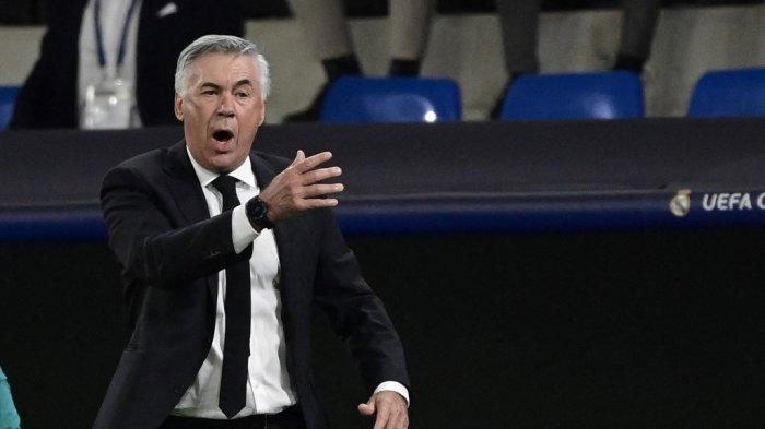 Pelatih Real Madrid Italia Carlo Ancelotti bereaksi selama pertandingan sepak bola grup D putaran pertama Liga Champions antara Real Madrid dan Sheriff Tiraspol di stadion Santiago Bernabeu di Madrid, pada 28 September 2021.