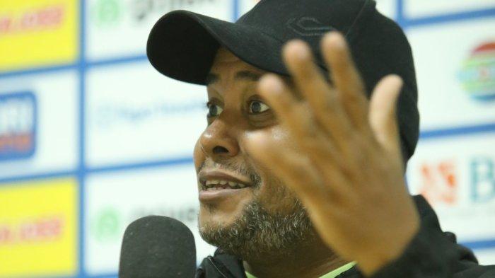 Pelatih kepala Persik Kediri Divaldo Alves
