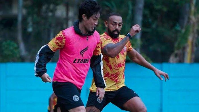Pemain Arema FC, Choi Bo-Kyung kembali mengalami cedera menjelang laga Arema FC vs Malut United pada pekan 8 Liga 1 2024/2025, di Stadion Soepriadi Kota Blitar, Sabtu (19/10/2024) mendatang.