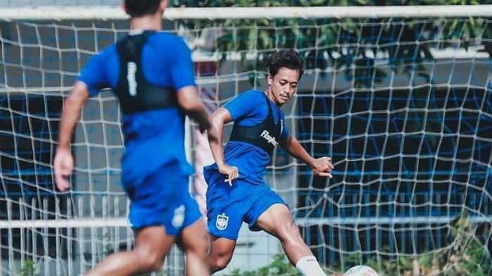 Pemain PSIS Semarang menjalani latihan jelang menghadapi Persebaya di Stadion GBT Surabaya, Selasa (30 /1/2024) sore.