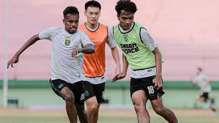 Pemain Persebaya Surabaya saat mengikuti latihan tim di Stadion Gelora Delta Sidoarjo, Rabu (11/10/2023).