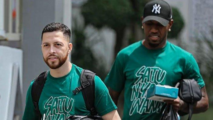 Pemain Persebaya Surabaya saat menuju markas Rans Nusantara FC untuk hadapi laga Rans Nusantara vs Persebaya, yang akan dihelat pada Jumat (1/12/2023).