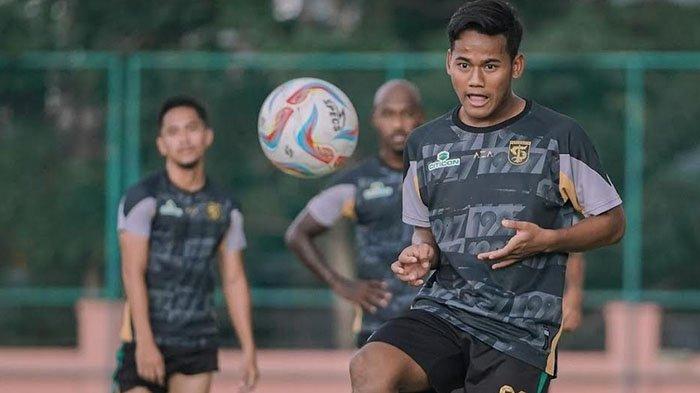 Pemain Persebaya Surabaya menjalani latihan jelang laga Borneo FC vs Persebaya, di Stadion Batakan Balikpapan, Kamis (7/3/2024).