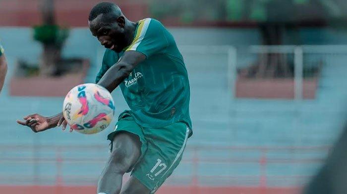 Pemain Persebaya menjalani latihan jelang menghadapi Persija di Stadion Gelora Bung Tomo (GBT), Jumat (22/11/2024) sore ini.
