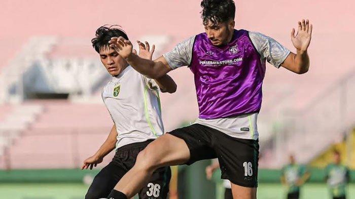 Pemain Persebaya menjalani sesi latihan di Stadion Gelora Delta, Sidoarjo jelang menghadapi Persik Kediri