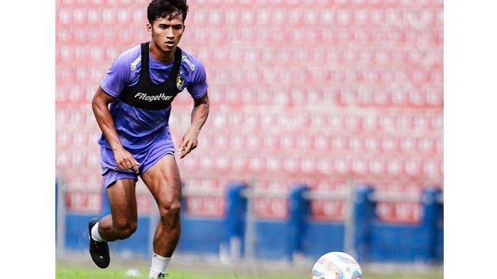 Pemain Persik Kediri saat menjalani sesi latihan tim bersama di Stadion Brawijaya Kediri, 2024.