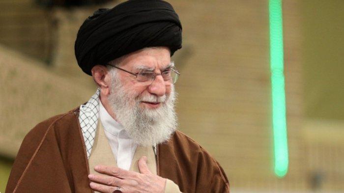 MURKA - Pemimpin Tertinggi Iran, Ayatollah Ali Khamenei, marah dan mengecam serangan yang dilakukan Israel terhadap Iran tersebut. Ali menyebut Israel akan menerima nasib pahit, Jumat (13/6/2025).