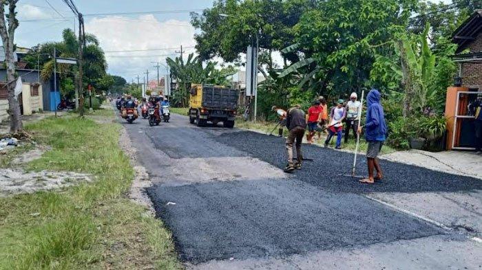 Jelang Lebaran, Banyuwangi Kebut Perbaikan Infrastruktur, Tambal Jalan Berlubang agar Pemudik Nyaman