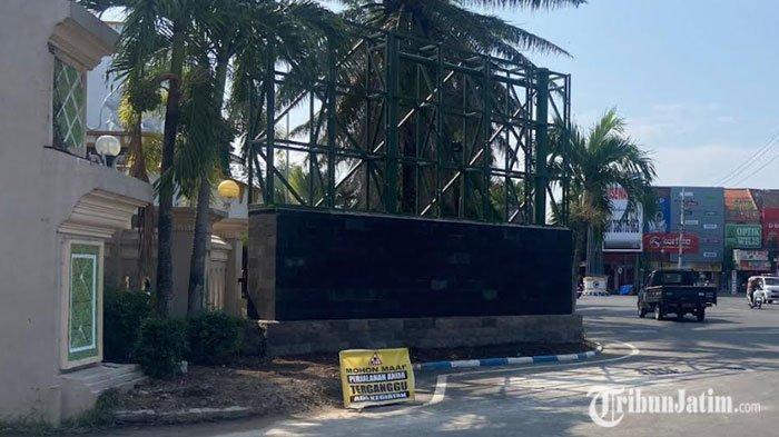 Pemkab Ponorogo membangun videotron yang nyaman untuk nonton bareng (nobar) saat Timnas Indonesia berlaga. Demi hadirkan fasilitas ini, Pemkab merogoh kocek Rp 1,2 Miliar, Kamis (13/6/2024). 