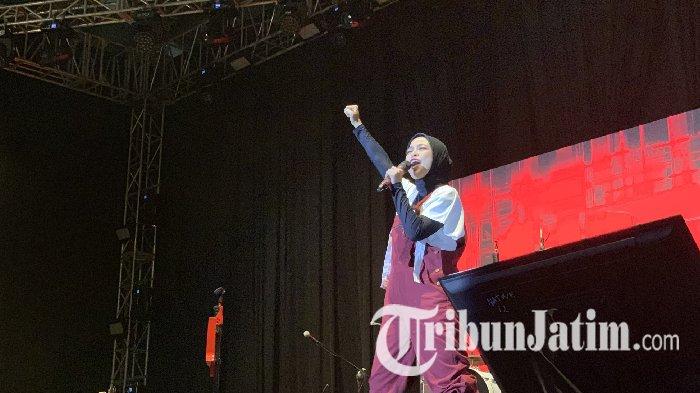 Penampilan Kotak Band pecah pada pembukaan konser Summerhype Festival di Jatim Expo Surabaya, Jumat malam (3/2/2023).