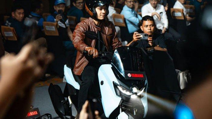 Pencahayaan di Nmax Neo sudah pakai teknologi LED, sehingga bikin berkendara saat malam hari tetap nyaman dan aman