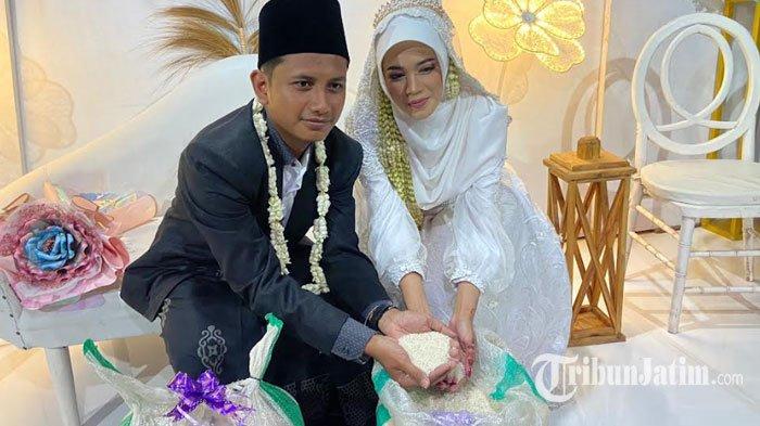 Irwan Sokip (29) warga Desa Bangunrejo, Kecamatan Sukorejo, Kabupaten Ponorogo telah resmi meminang Ikrima Zakiyah (26) warga Desa Grogol, Kecatamatan Sawoo, Kabupaten Ponorogo. Begini komentar Penghulu