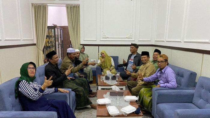 Pengurus harian DPC PPP Bondowoso saat melakukan konsolidasi pemenangan Paslon Bagus pada Sabtu (2/11/2024) malam