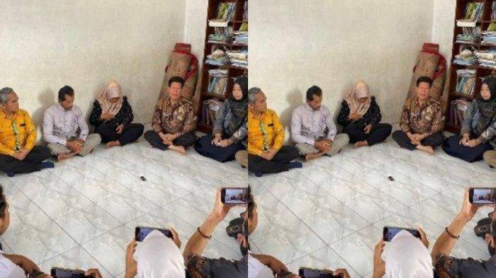GURU BULLY MURID - Disdikbud Indramayu saat datang ke sekolah tempat IA siswi yang diduga dibully oknum guru untuk melakukan konfirmasi, Kamis (20/3/2025). Siswi kelas 3 itu dibully karena belum bayar buku LKS Rp 120 ribu.