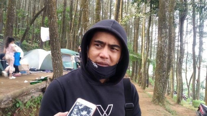 Penyanyi yang memutuskan untuk bermeditasi di hutan demi membuat karya lagu