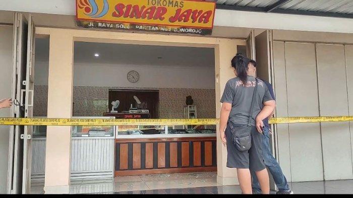 Perampokan toko emas Sinar Jaya, di Desa Belah, Kecamatan Donorojo, Kabupaten Pacitan pada Jumat (9/2/2024) siang.