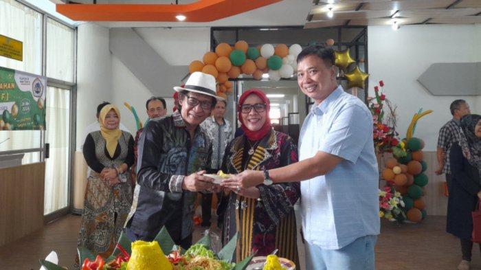 Wujudkan Modernisasi Pendidikan, Fikom Unitomo Surabaya Upgrade Ruang ...