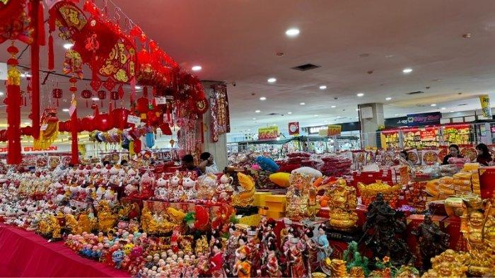 Pernak pernik Imlek mulai hiasi Pasar Atom Surabaya