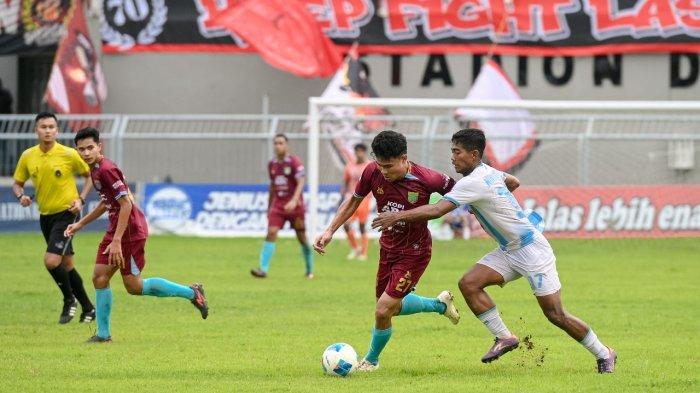 LIGA 4 JATIM: Laga Persewangi Banyuwangi vs Persenga Nganjuk dalam laga perdana babak 16 besar Liga 4 Jatim yang digelar di Stadion Diponegoro Banyuwangi, Jumat (31/1/2025). Persewangi gagal menang dalam pertandingan itu setalah menutup laga dengan skor 0-0