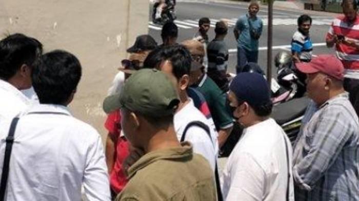 Perwakilan peternak sapi perah lereng Merapi, geruduk kantor Pelayanan Pajak Pratama Boyolali, Senin (28/10/2024).