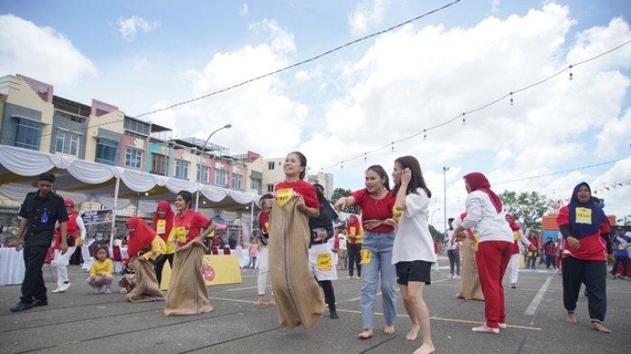 Keseruan permainan balap karung