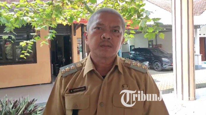 Plt Kepala Dinas Kepemudaan, Olahraga, dan Pariwisata (Dispopar) Kabupaten Probolinggo, Bambang Heriwahjudi meminta maaf atas kejadian turis wanita nyaris dilecehkan pria saat camping di kawasan Gunung Bromo Jawa Timur, Selasa (13/2/2024).