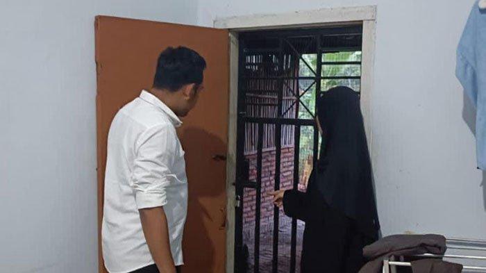 Pihak kepolisian melakukan olah TKP kejadian pembobolan rumah di Desa Kidal, Kecamatan Tumpang, Kabupaten Malang, Senin (14/10/2024)