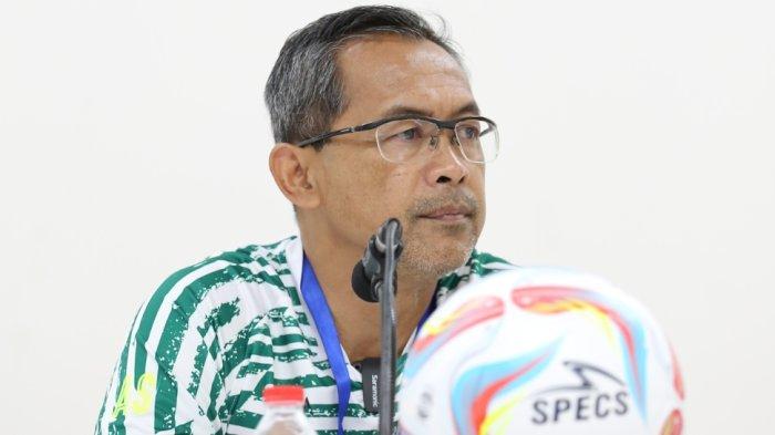 Pelatih Persebaya, Aji Santoso.