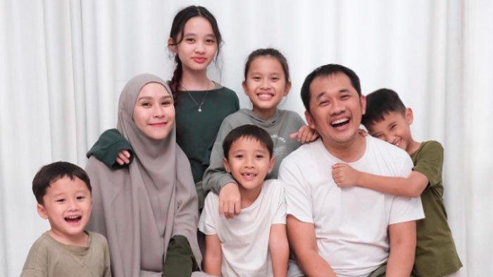 Potret keluarga Zaskia Adya Mecca dan Hanung Bramantyo