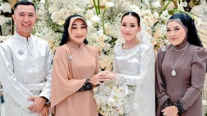 Potret lamaran Ayu Ting Ting yang kini batal menikah dengan Lettu Fardana.