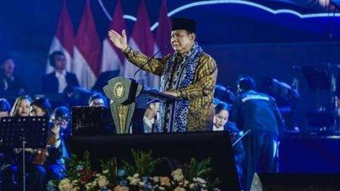 Presiden Prabowo Subianto memberikan sambutan dalam Perayaan Natal Nasional 2024 di Indonesia Arena, Gelora Bung Karno, Jakarta, Sabtu (28/12/2024).