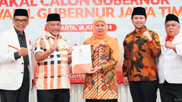 Presiden PKS, Ahmad Syaikhu, saat memberikan rekomendasi pencalonan kepada Khofifah-Emil di Pilgub Jatim 2024, Kamis (18/7/2024).  