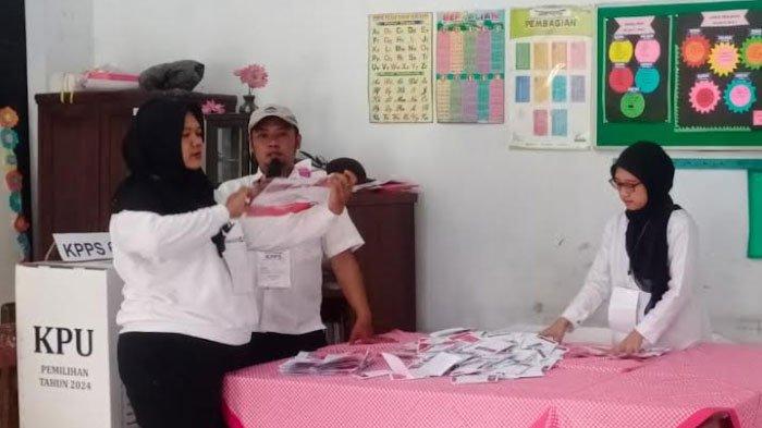 Proses Perhitungan Perolehan Suara Pilkada Jombang 2024.