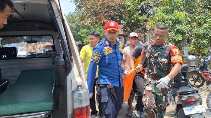 Proses evakuasi jasad Suyatmi (60), yang tewas akibat tercebur sumur sedalam 25 meter, Jumat (8/11/2024), sekira pukul 10.30 WIB, di Desa Krompol, Kecamatan Bringin, Kabupaten Ngawi,