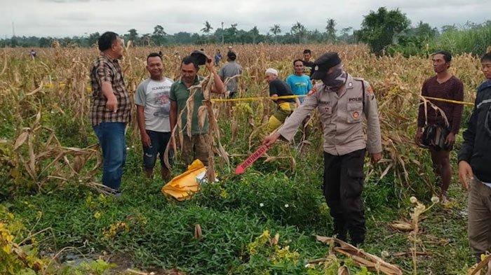 Proses evakuasi penemuan jenazah di Desa Wonosari, Kecamatan Tekung, Kabupaten Lumajang.