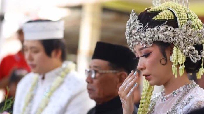 Prosesi pernikahan Kyuho Choi dan Lailatus Sadiyah. Akad nikah dipimpin Kepala KUA Kecamatan Sarirejo,  MIZ M Mutaqin, Minggu (15/9/2024)