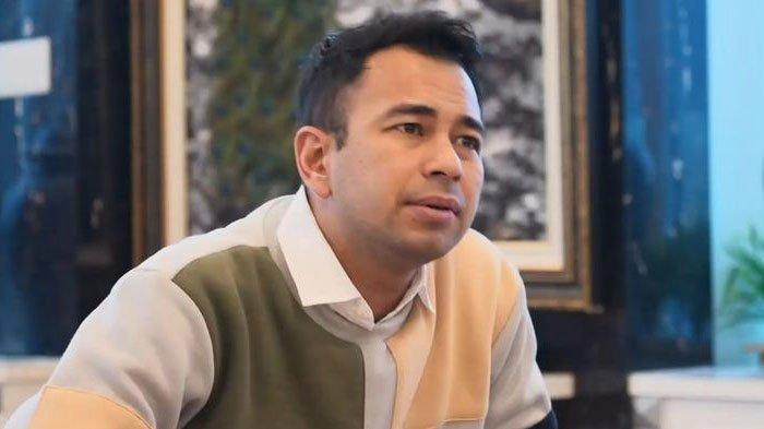 Potret Raffi Ahmad yang kini ditetapkan sebagai Wakil Ketua Umum (Waketum) bidang Pariwisata dan Ekonomi Kreatif di Kamar Dagang dan Industri (Kadin) Indonesia. Gelar Doktor Honoris Causa dan deretan bisnisnya jadi sorotan.